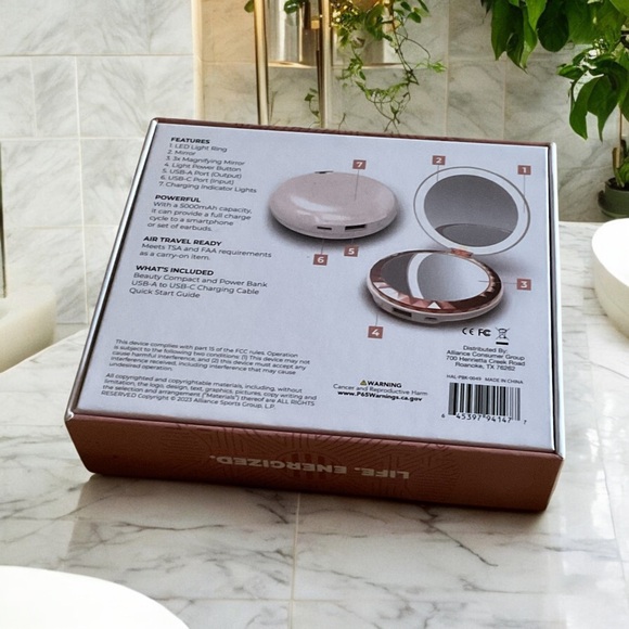 HALO 3-in-1 COMPACT MIRROR W/ LIGHT & POWER BANK Blush Pink - Picture 2 of 5